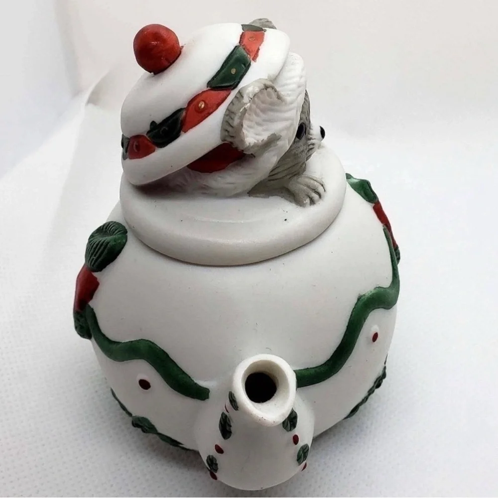 Vintage Mouse in a Teapot Ceramic Trinket Box Porcelain Keepsake Box Jewelry Box